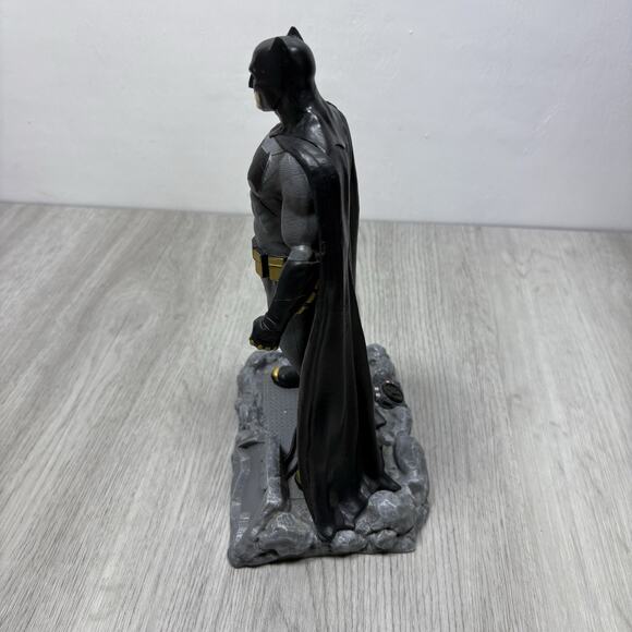 DC Comics BATMAN Finders Keyper Statue ~ Loot Crate DX Exclusive Edition - Picture 5 of 16